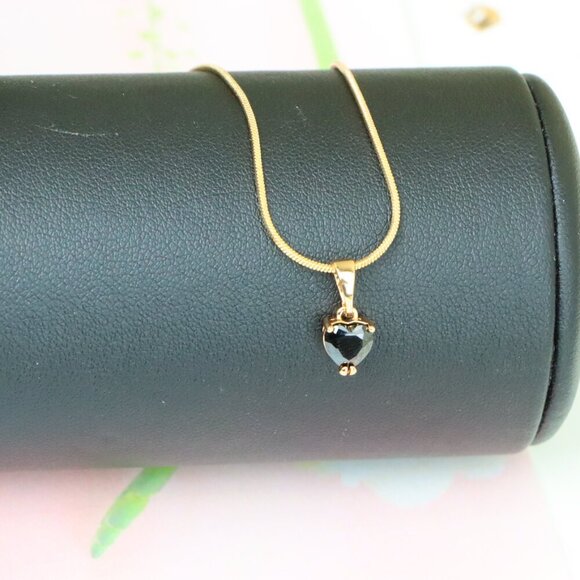 "Minimalist Black Heart Pendant in Rose Gold, XPPT1319 - Picture 4 of 13